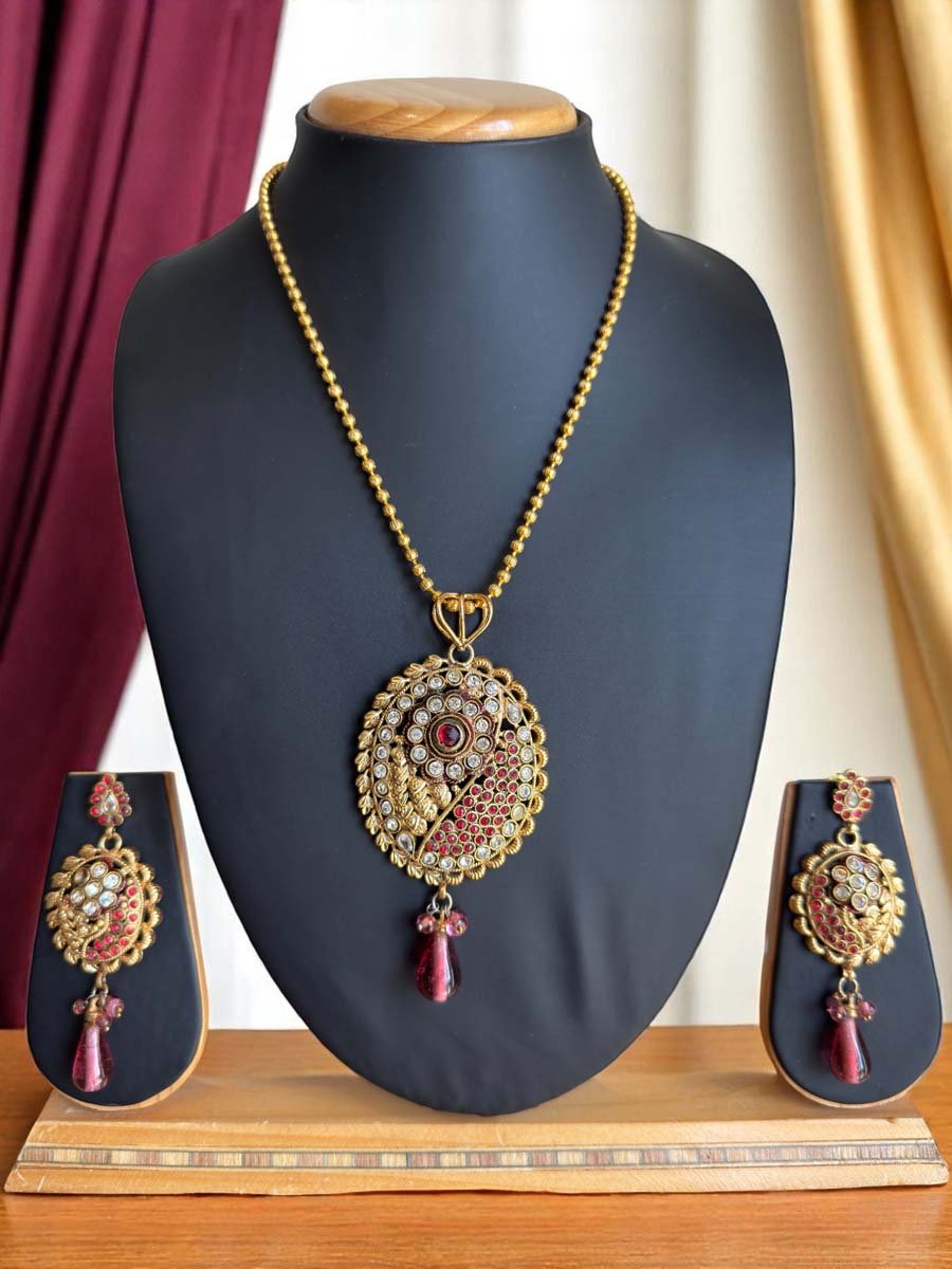 Designer Rajwadi Pendant Set