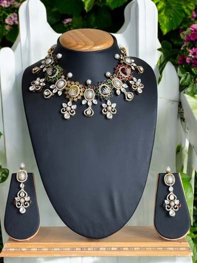 Navratan Monalisa Kundan Necklace Set