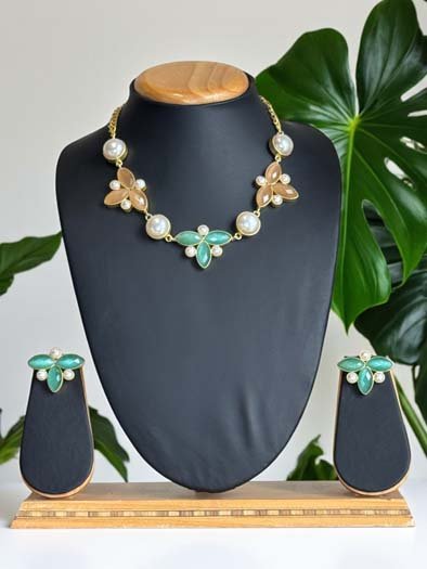 Trendy Summer Mother of Pearls Necklace Sets