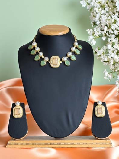 Elegant Mother of Pearls Necklace Set