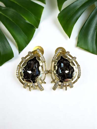 Shimmering Pear Cut Swarovski Stud Earrings (24k Gold Plated)