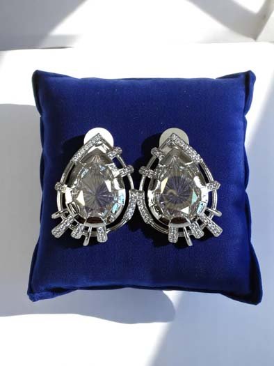 Shimmering Pear Cut Swarovski Stud Earrings (Rhodium)
