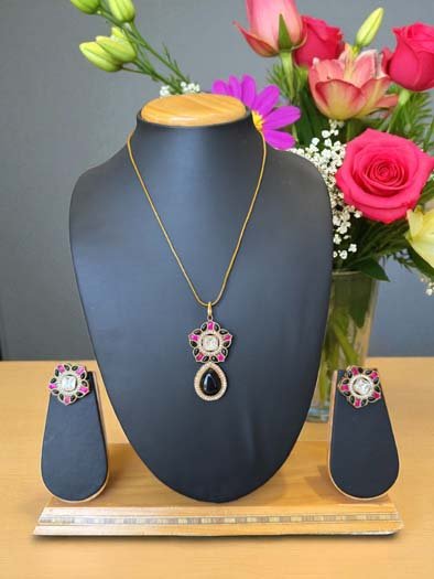 Antique Design Pendant set