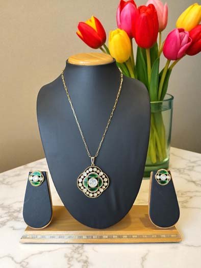 Premium MOP Moissanite Pendant Set